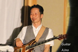 Photo  Guitarist Akio Hino